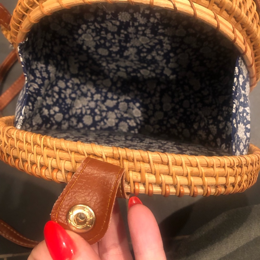 Round Ratten Crossbody Bag - Picture 3 of 4